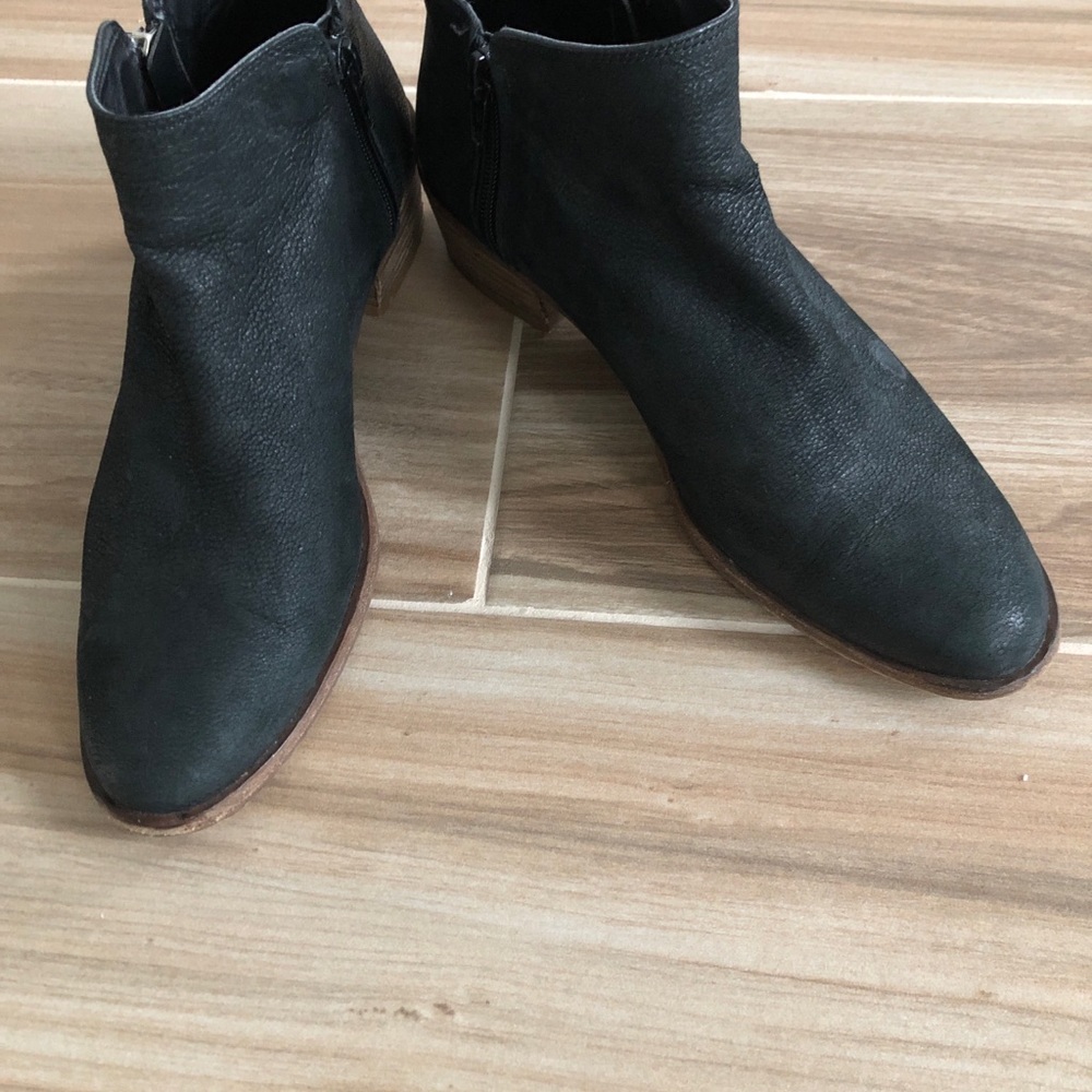 ALDO BLACK CALF SKIN ANKLE BOOTIES SIZE 7M